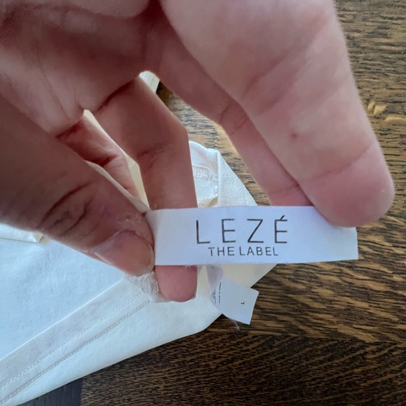 LEZE THE LABEL Rue Cream Scoop Neck Soft T-Shirt Women’s Size Large BRAND NEW - Picture 4 of 7